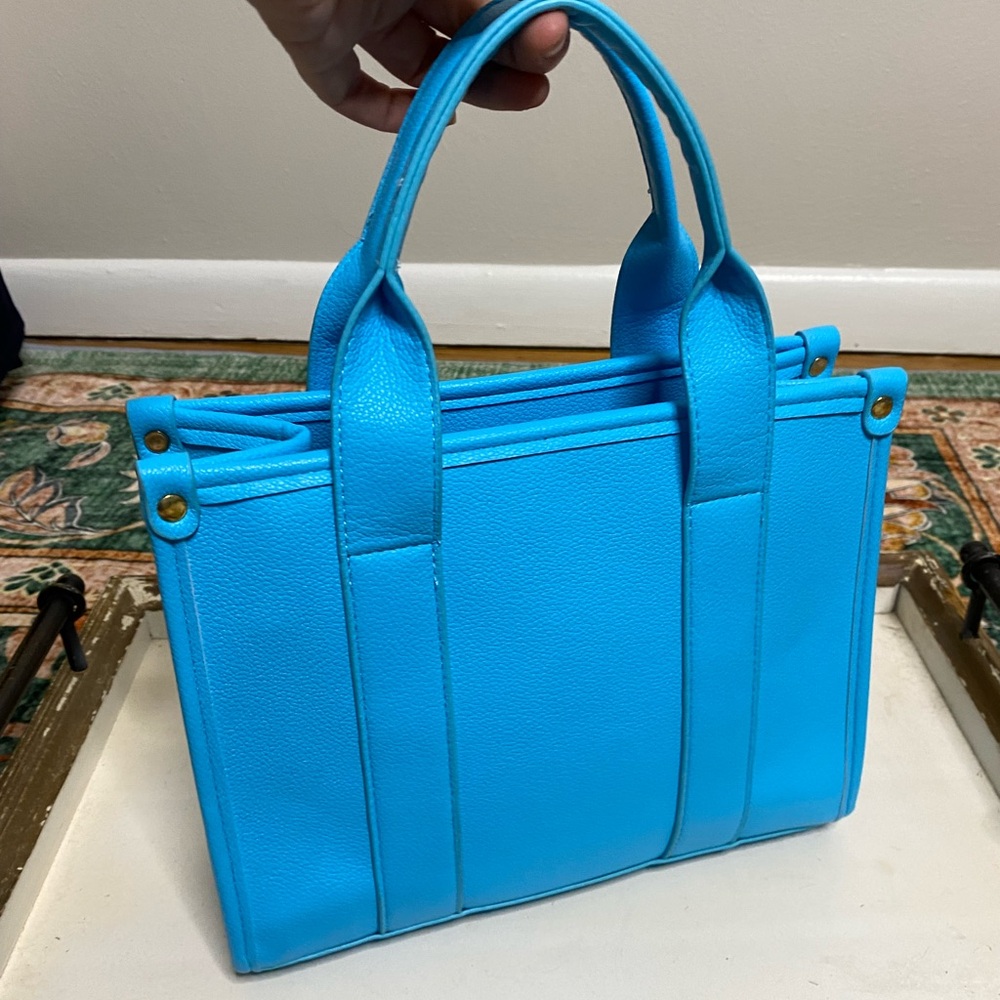 THE TOTE BAG IN LIGHT BLUE FAUX LEATHER - Picture 4 of 6